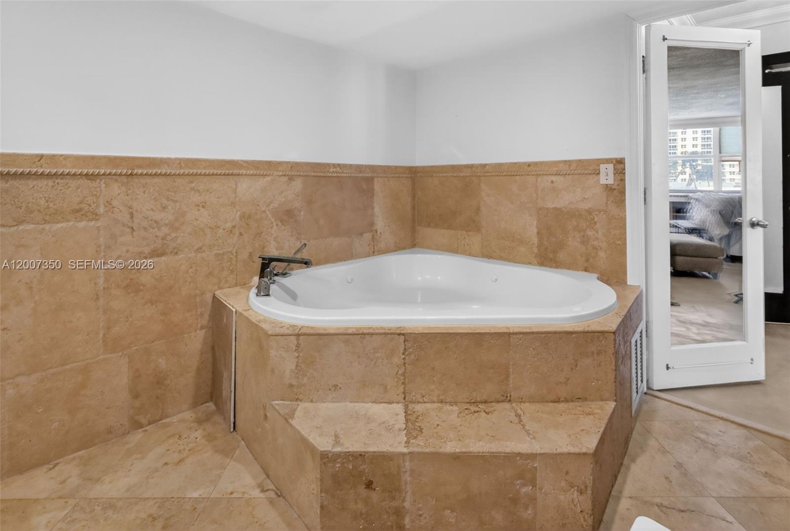 AQUARIUS CONDO - Residential