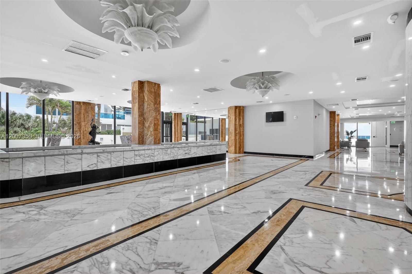 AQUARIUS CONDO - Residential