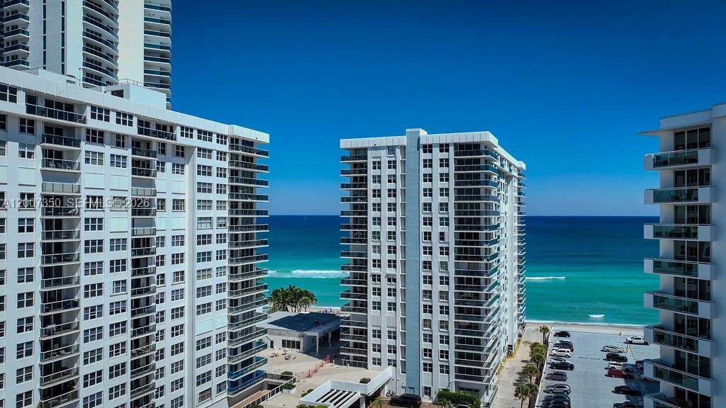 AQUARIUS CONDO - Residential