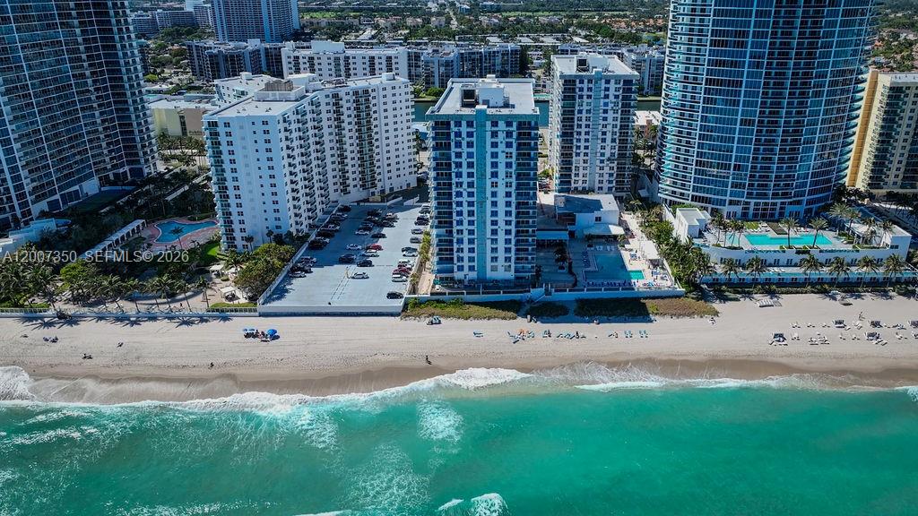 AQUARIUS CONDO - Residential
