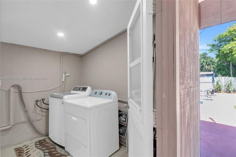 Tiny photo for 921 N 31st Ct, Hollywood, FL 33021 (MLS # A12007765)