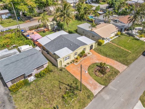 Tiny photo for 921 N 31st Ct, Hollywood, FL 33021 (MLS # A12007765)