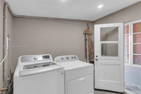 Tiny photo for 921 N 31st Ct, Hollywood, FL 33021 (MLS # A12007765)