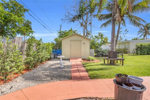 Tiny photo for 921 N 31st Ct, Hollywood, FL 33021 (MLS # A12007765)