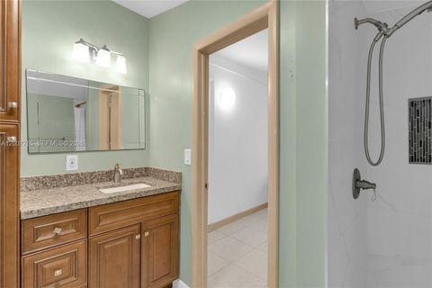Tiny photo for 921 N 31st Ct, Hollywood, FL 33021 (MLS # A12007765)