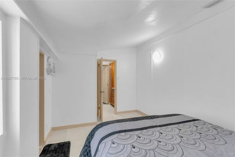 Tiny photo for 921 N 31st Ct, Hollywood, FL 33021 (MLS # A12007765)