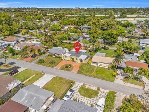 Tiny photo for 921 N 31st Ct, Hollywood, FL 33021 (MLS # A12007765)