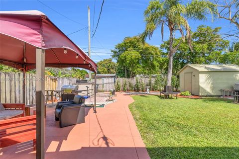 Tiny photo for 921 N 31st Ct, Hollywood, FL 33021 (MLS # A12007765)