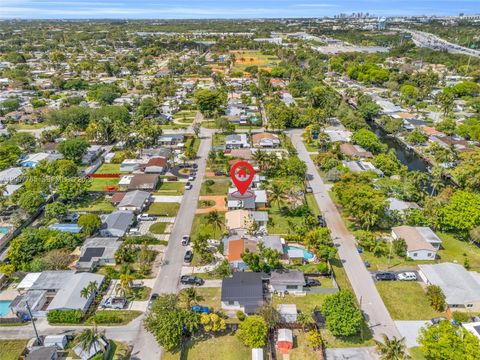 Tiny photo for 921 N 31st Ct, Hollywood, FL 33021 (MLS # A12007765)