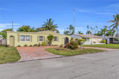 Tiny photo for 921 N 31st Ct, Hollywood, FL 33021 (MLS # A12007765)