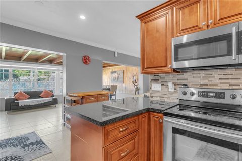 Tiny photo for 921 N 31st Ct, Hollywood, FL 33021 (MLS # A12007765)