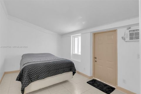 Tiny photo for 921 N 31st Ct, Hollywood, FL 33021 (MLS # A12007765)