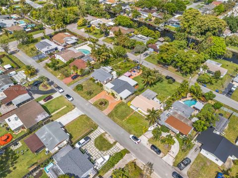 Tiny photo for 921 N 31st Ct, Hollywood, FL 33021 (MLS # A12007765)