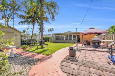 Tiny photo for 921 N 31st Ct, Hollywood, FL 33021 (MLS # A12007765)