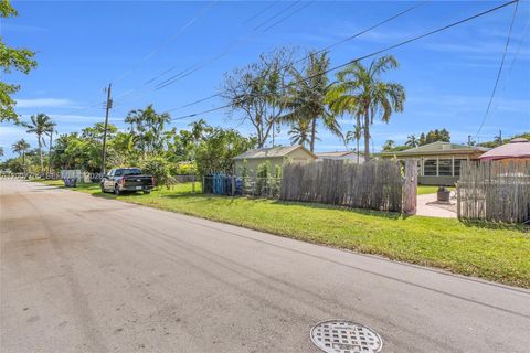 Tiny photo for 921 N 31st Ct, Hollywood, FL 33021 (MLS # A12007765)