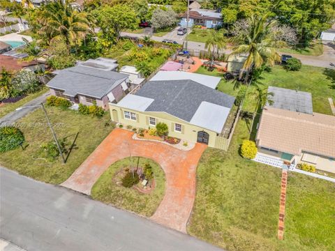 Tiny photo for 921 N 31st Ct, Hollywood, FL 33021 (MLS # A12007765)