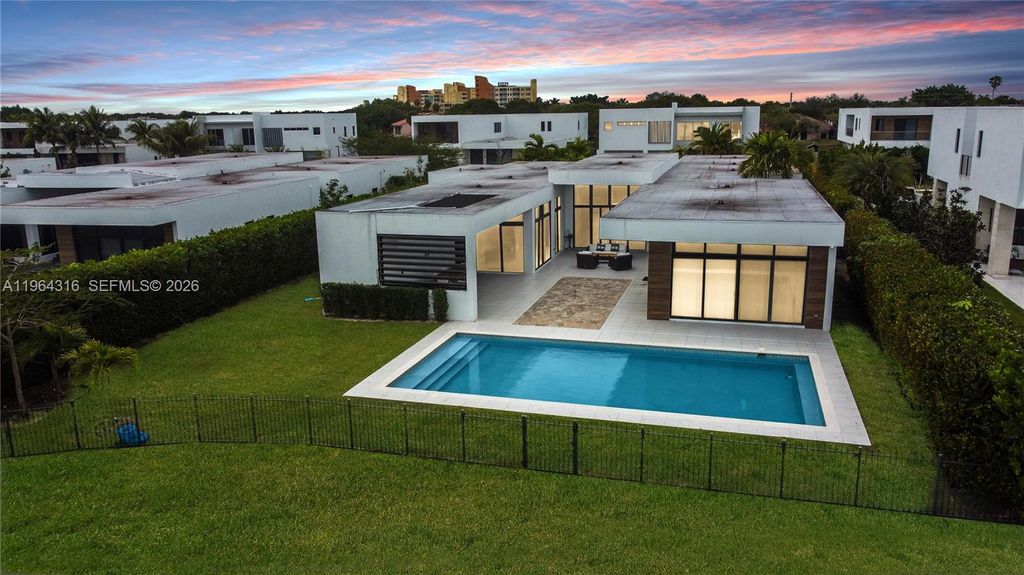 Photo of 16640 Sunset Way, Weston, FL 33326 (MLS # A11964316)