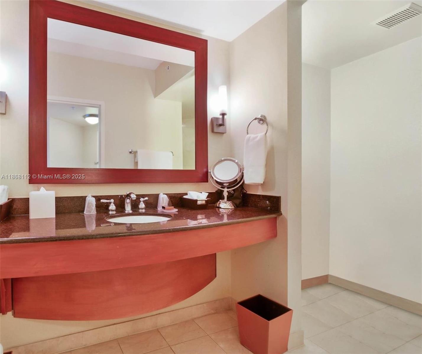 TRUMP INTERNATIONAL SONES - Residential