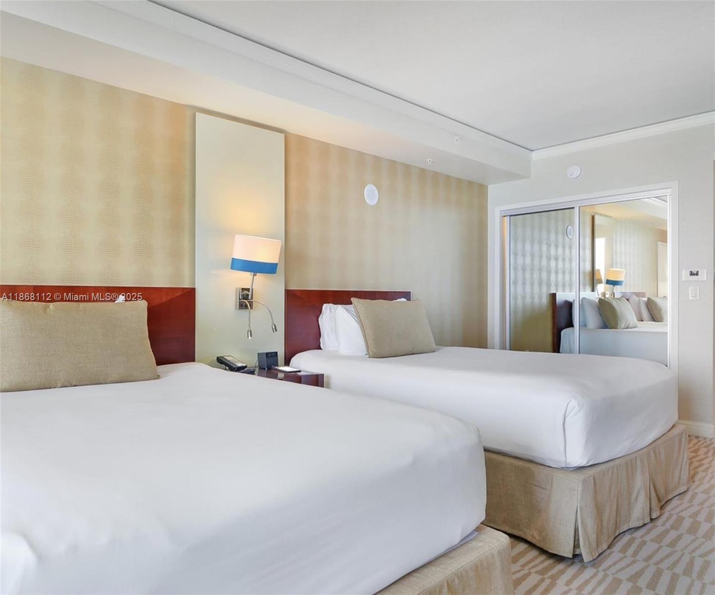 TRUMP INTERNATIONAL SONES - Residential