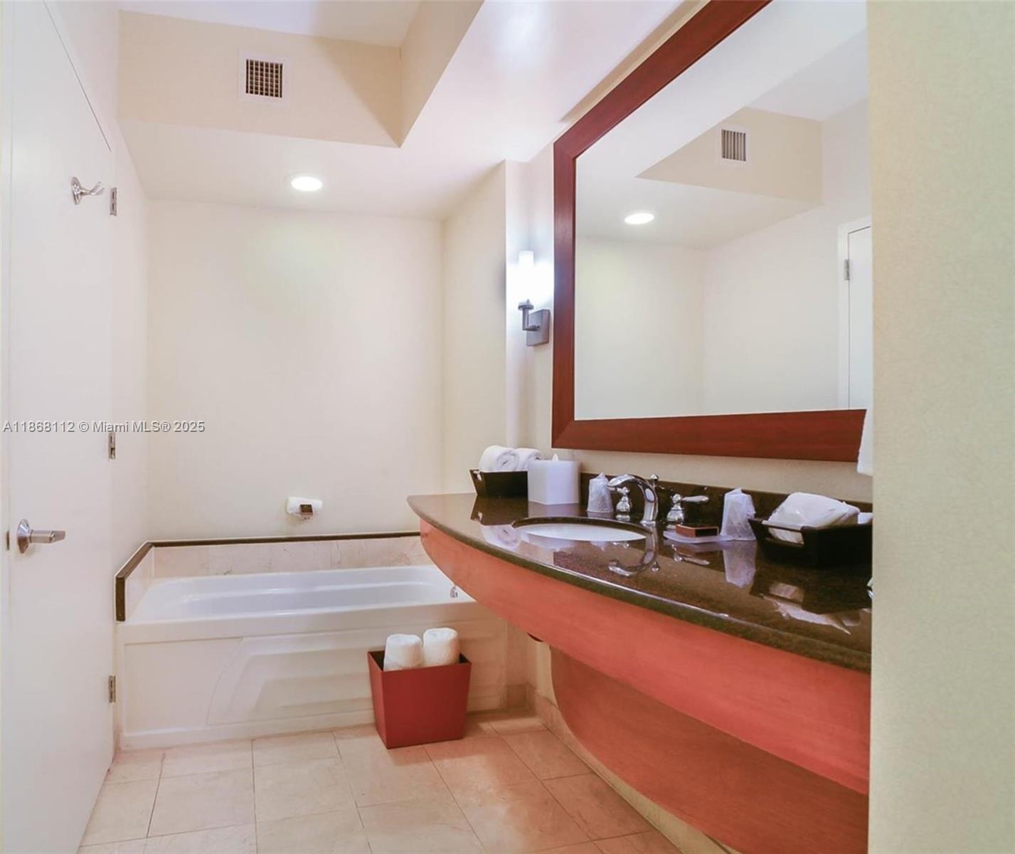 TRUMP INTERNATIONAL SONES - Residential