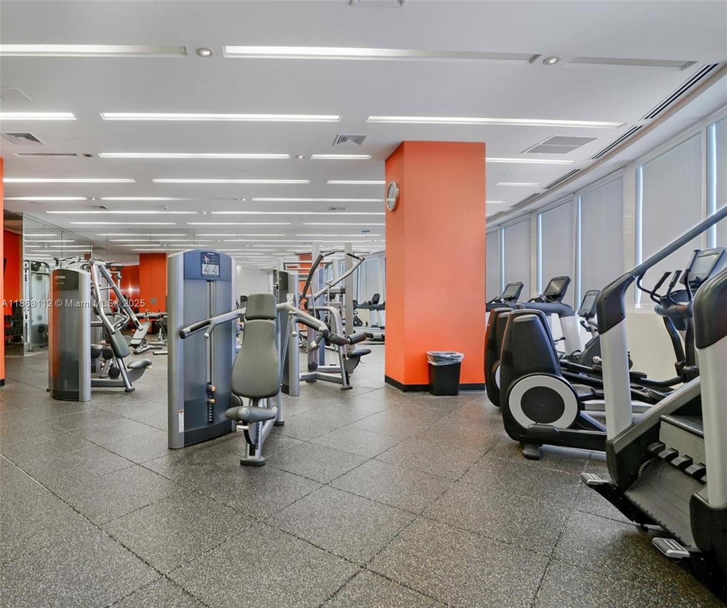 TRUMP INTERNATIONAL SONES - Residential