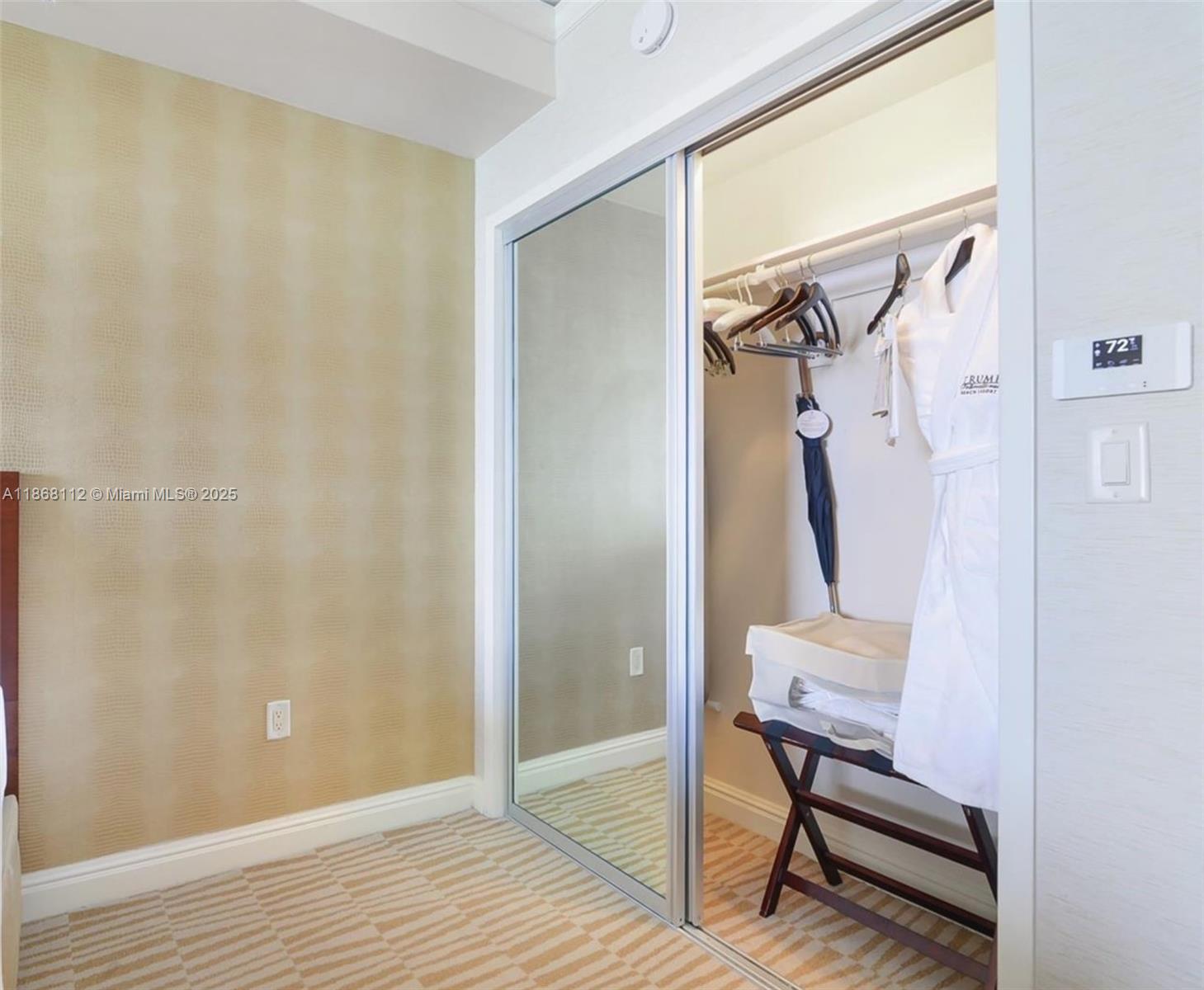 TRUMP INTERNATIONAL SONES - Residential