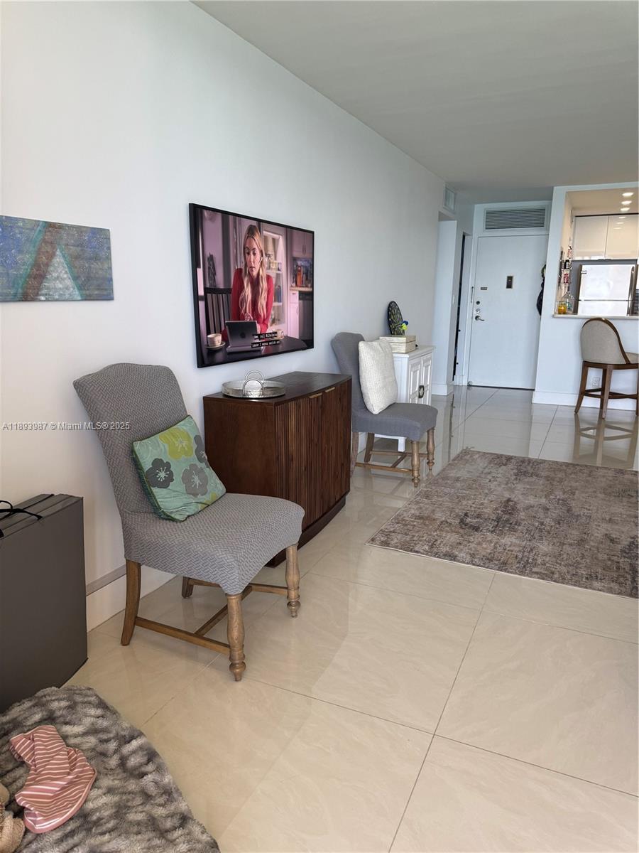 QUADOMAIN TOWER I AND IV - Residential Lease