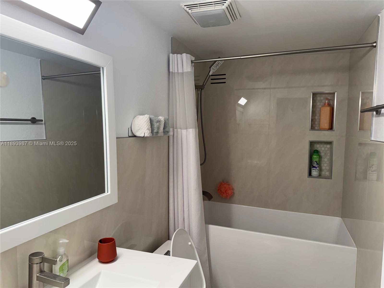QUADOMAIN TOWER I AND IV - Residential Lease