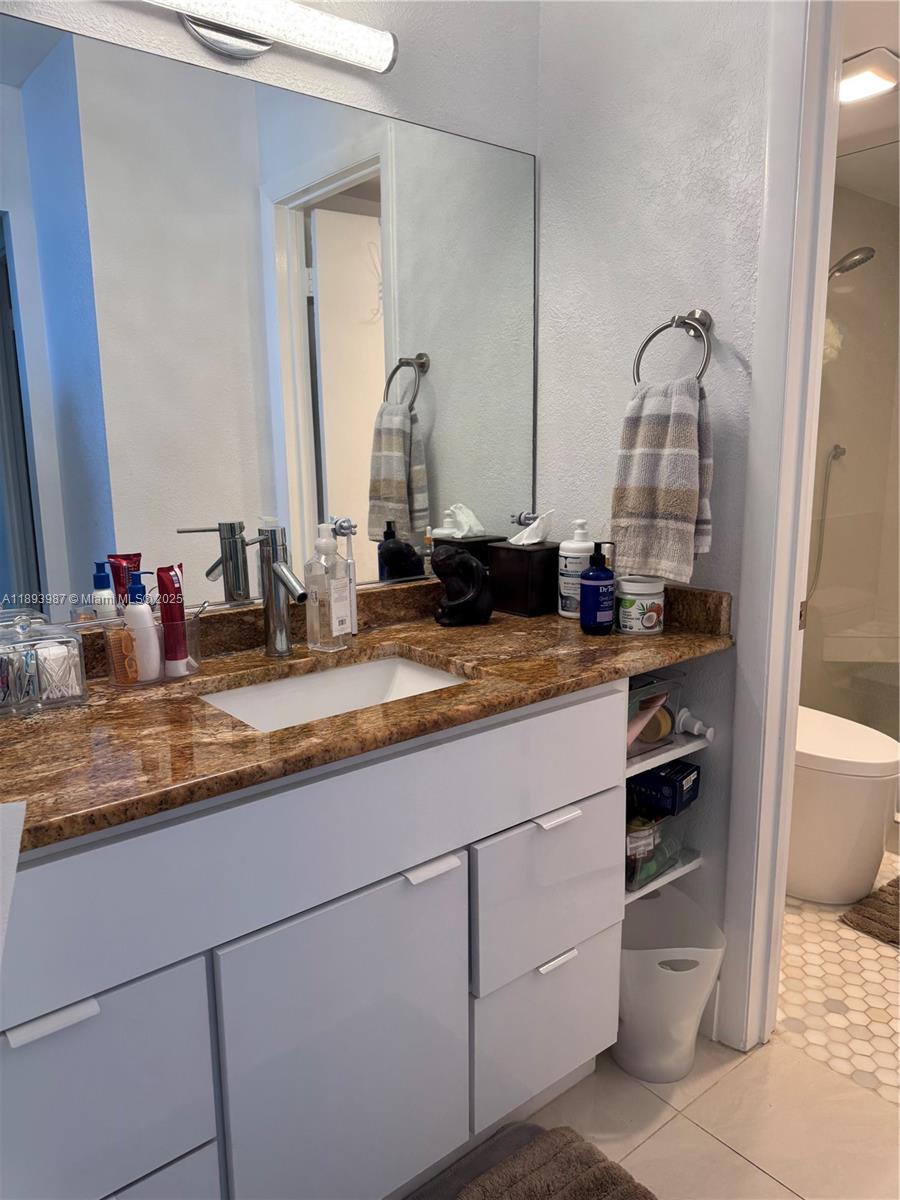 QUADOMAIN TOWER I AND IV - Residential Lease