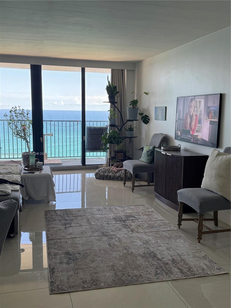 QUADOMAIN TOWER I AND IV - Residential Lease