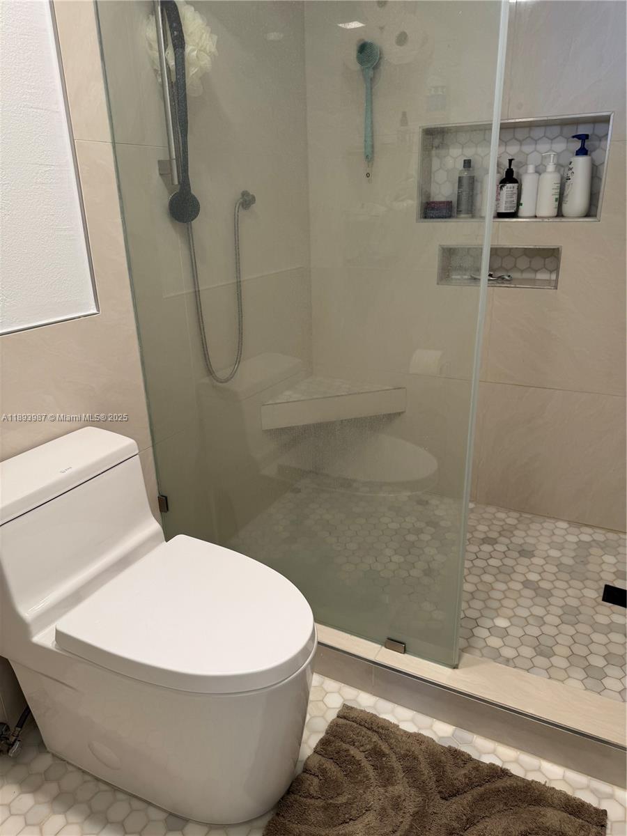QUADOMAIN TOWER I AND IV - Residential Lease