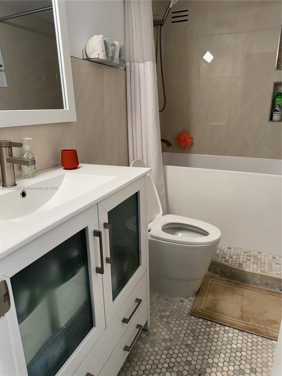 QUADOMAIN TOWER I AND IV - Residential Lease