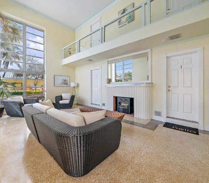 101 Lucerne Ave