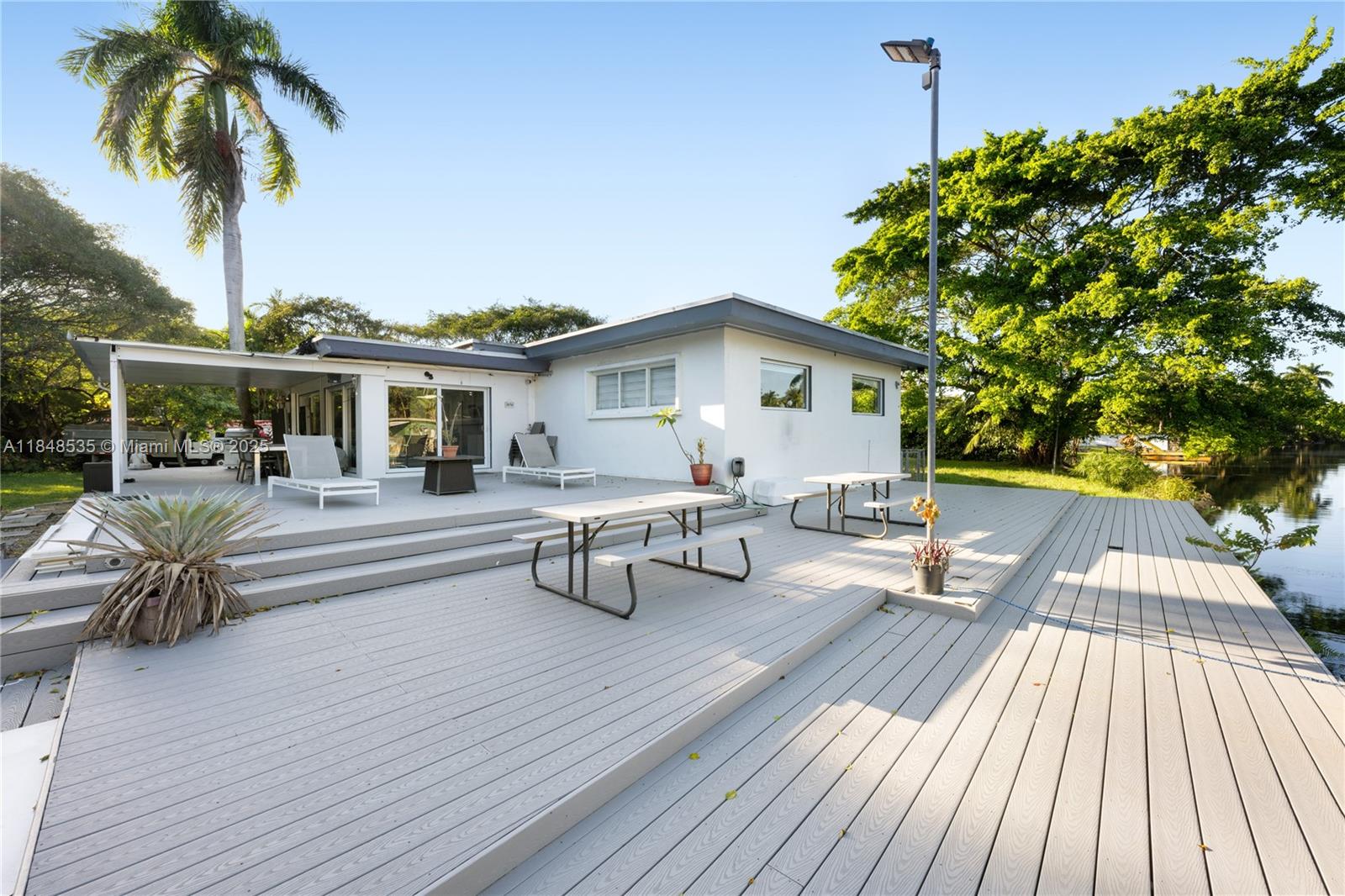 BISCAYNE PARK ESTS AMD - Residential