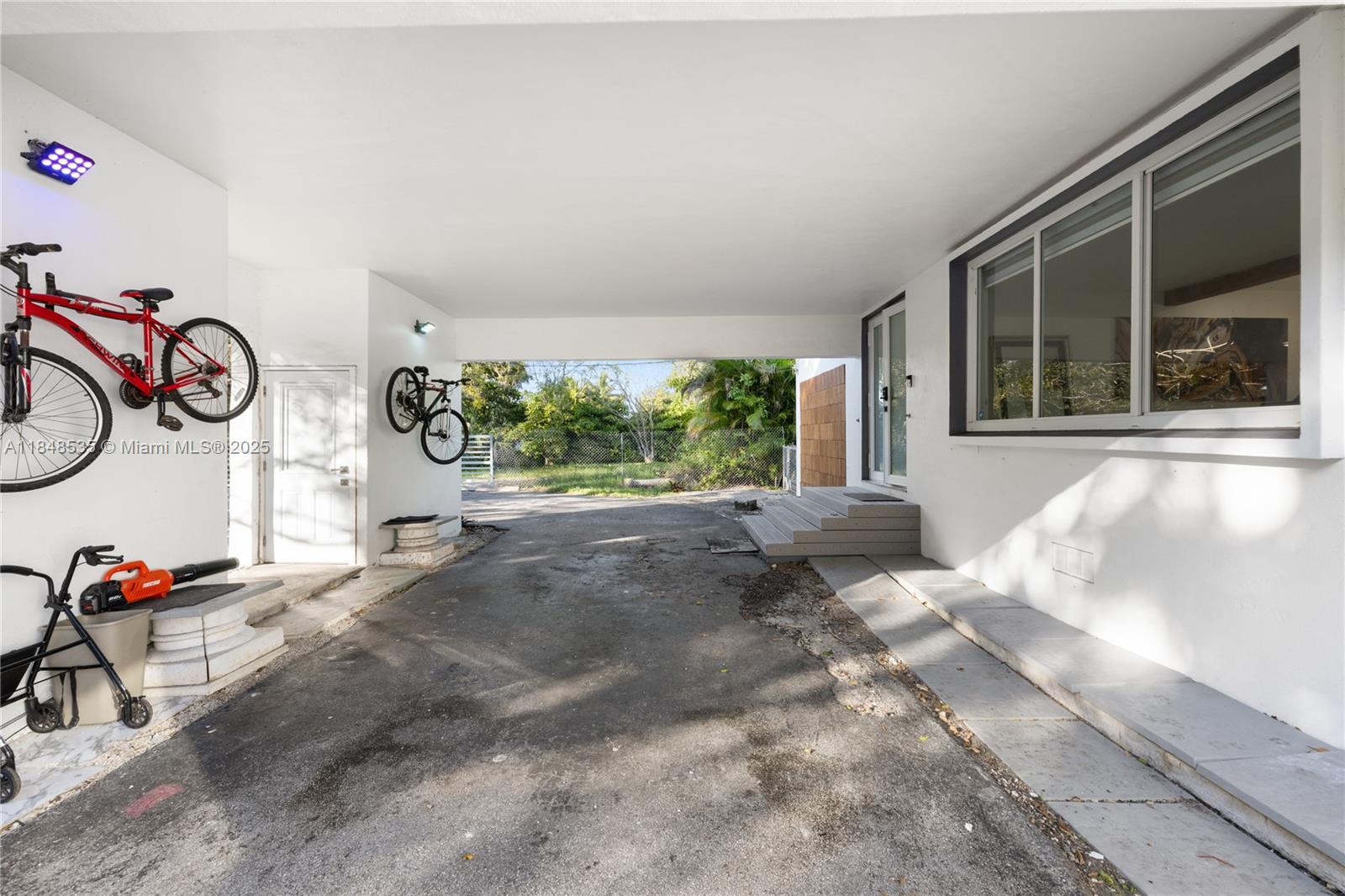 BISCAYNE PARK ESTS AMD - Residential