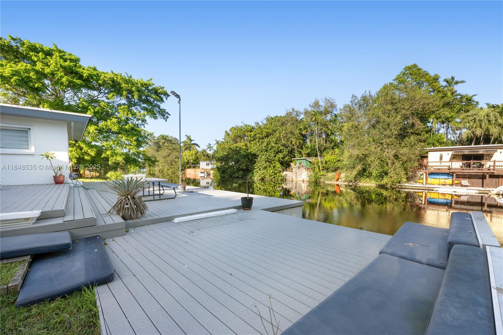 BISCAYNE PARK ESTS AMD - Residential