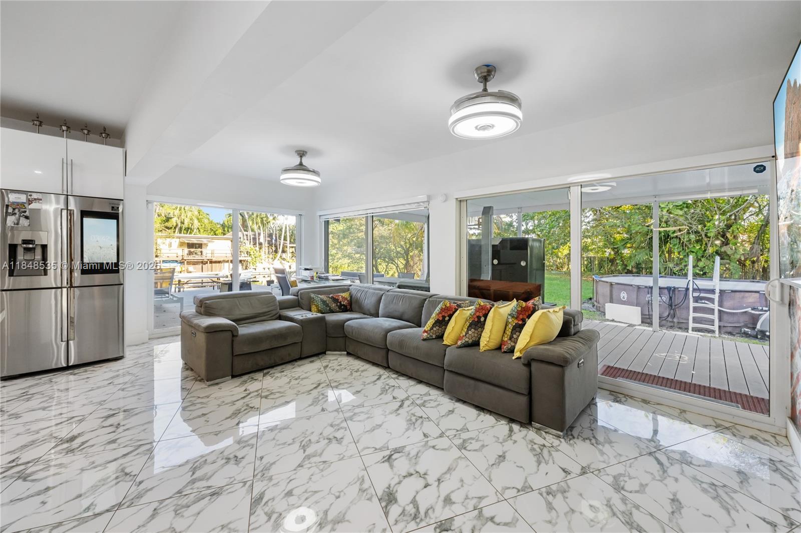 BISCAYNE PARK ESTS AMD - Residential