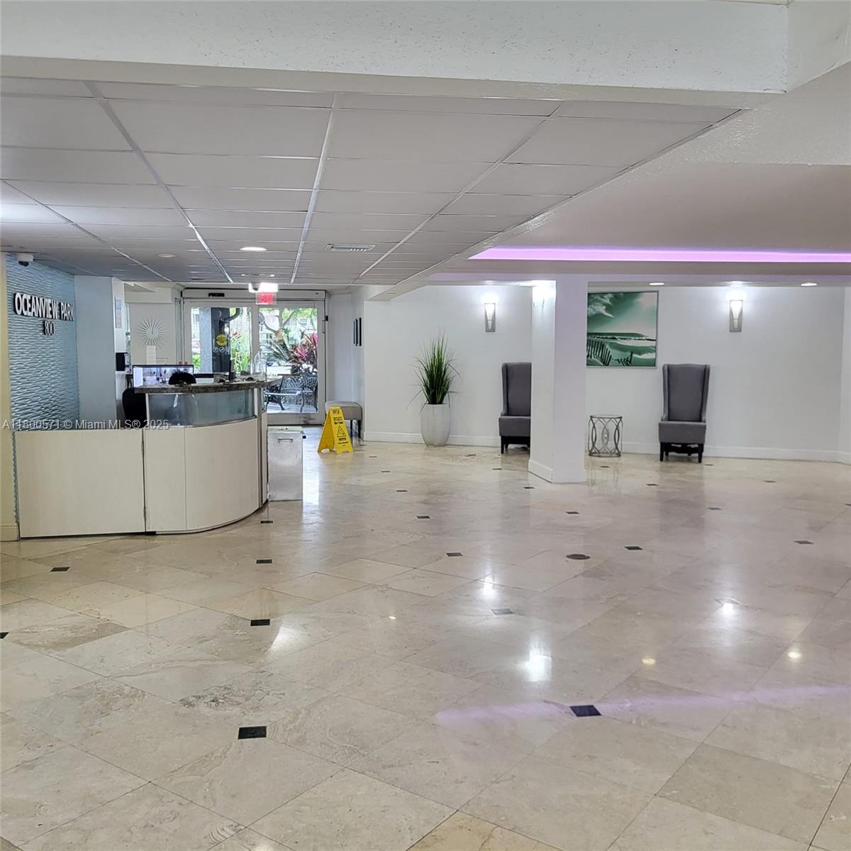 800 Parkview Dr 619