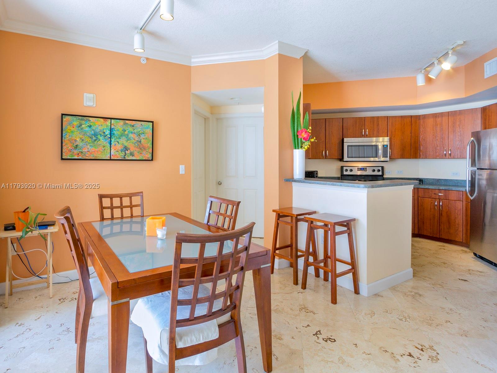 9172 Collins Ave 305