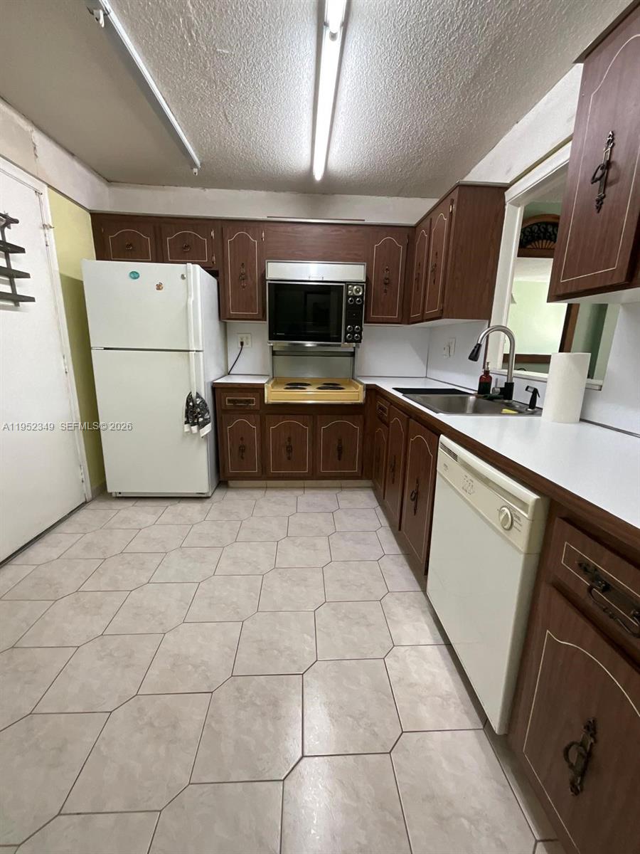 EDEN ISLES CONDO # 4 - Residential