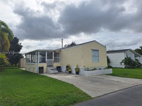 Mobile Home in Homestead FL 35303 180th Ave Lot 309 Ave.jpg