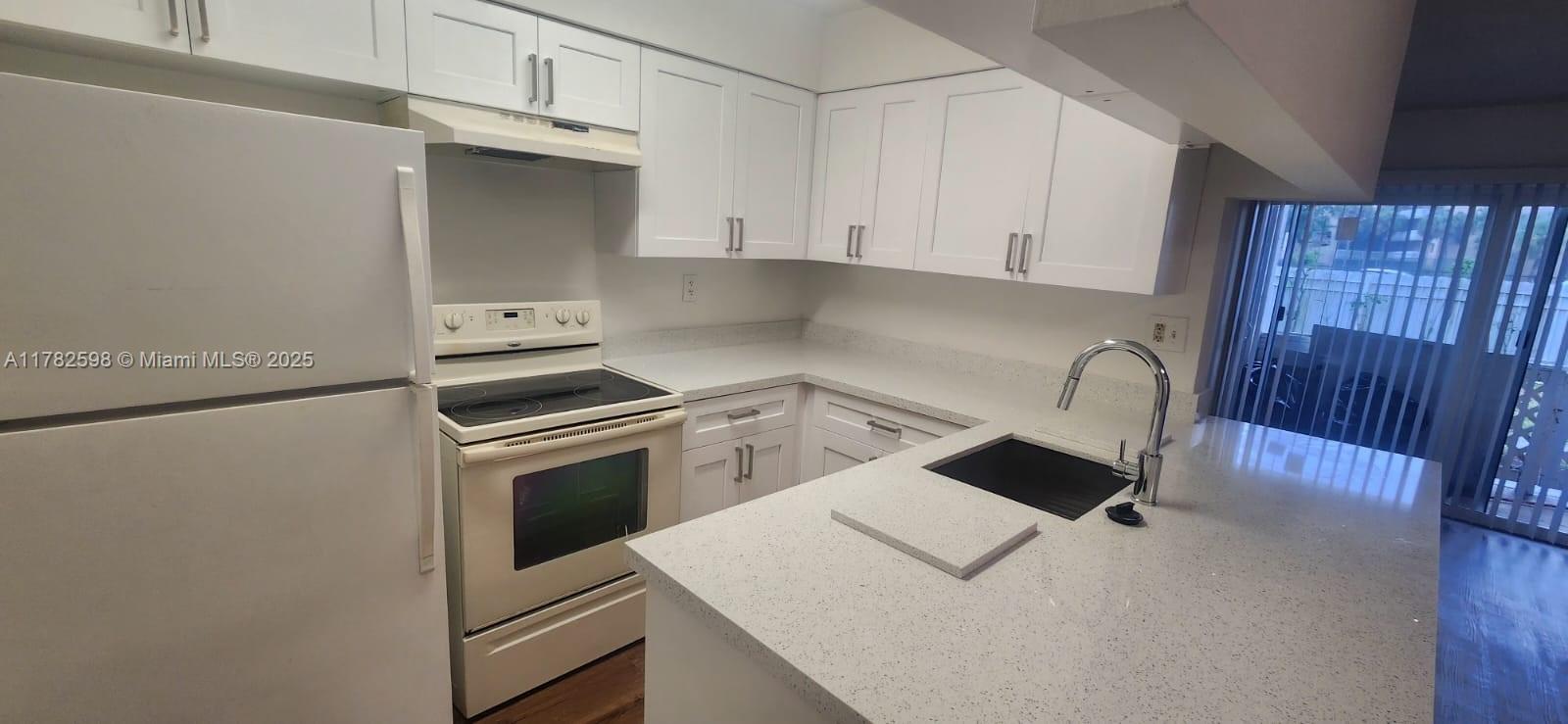 Rental Property at 17320 Nw 67th Pl I-7, Hialeah, Miami-Dade County, Florida - Bedrooms: 1 
Bathrooms: 1  - $2,000 MO.