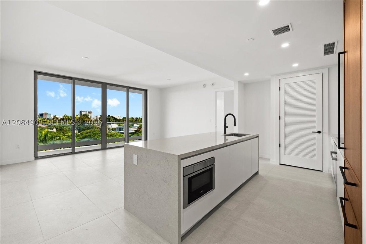 2200 Brickell Avenue 422