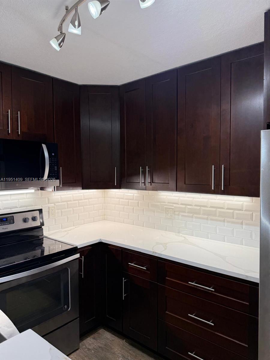 PINE RIDGE AT HAVERHILL C - Residential