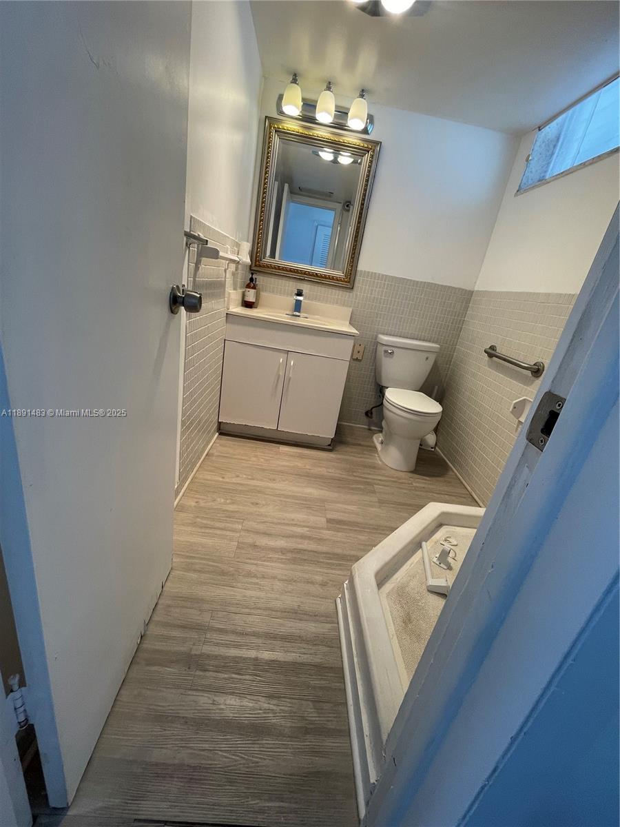 POINT EAST SEC III CONDO - Residential Lease