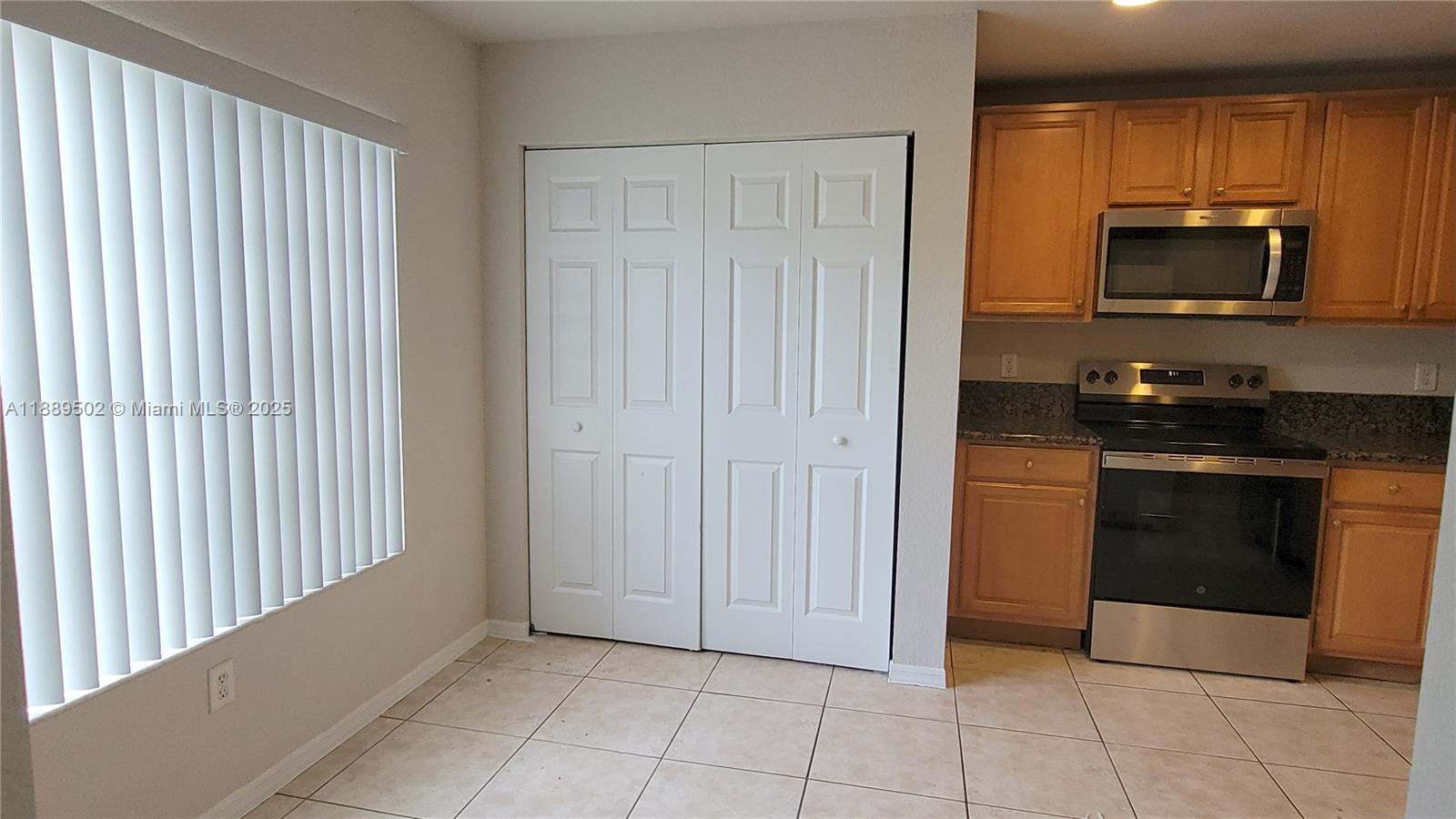 LYONS INDUSTRIAL PARK - Residential Lease