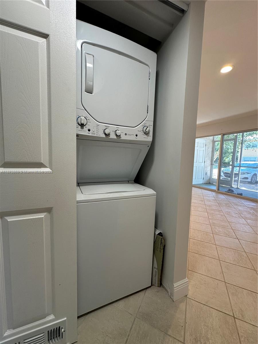 CHATEAU DE VILLE CONDO - Residential Lease