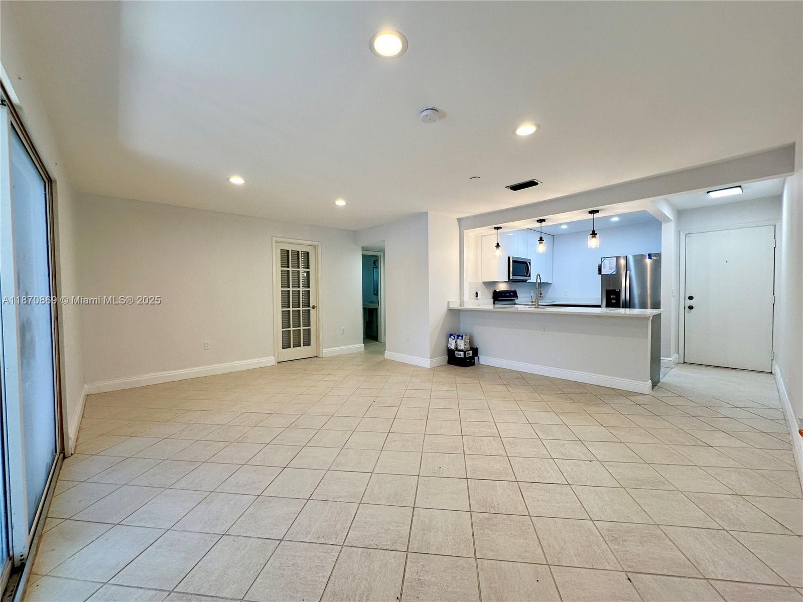 CHATEAU DE VILLE CONDO - Residential Lease