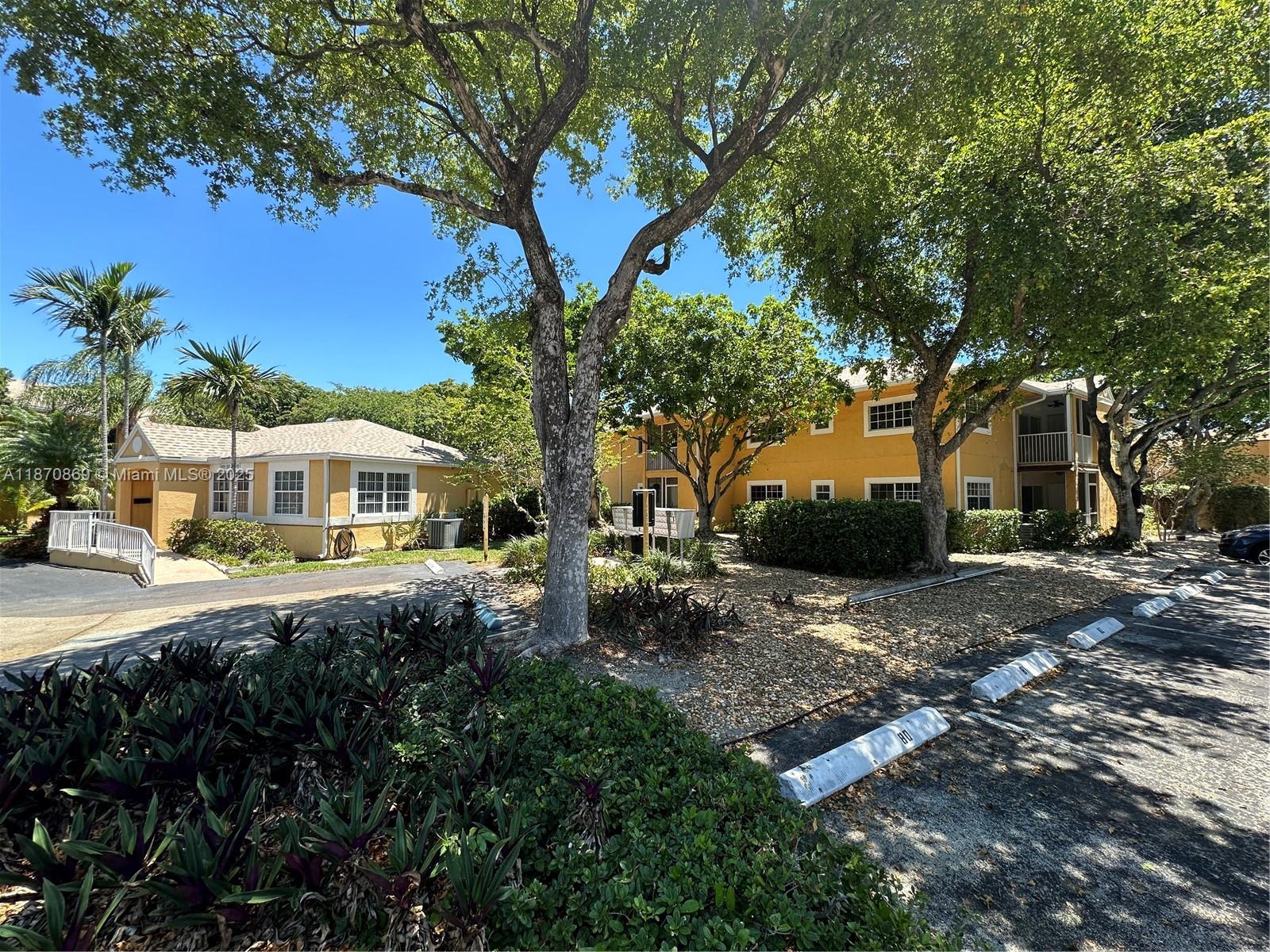 CHATEAU DE VILLE CONDO - Residential Lease