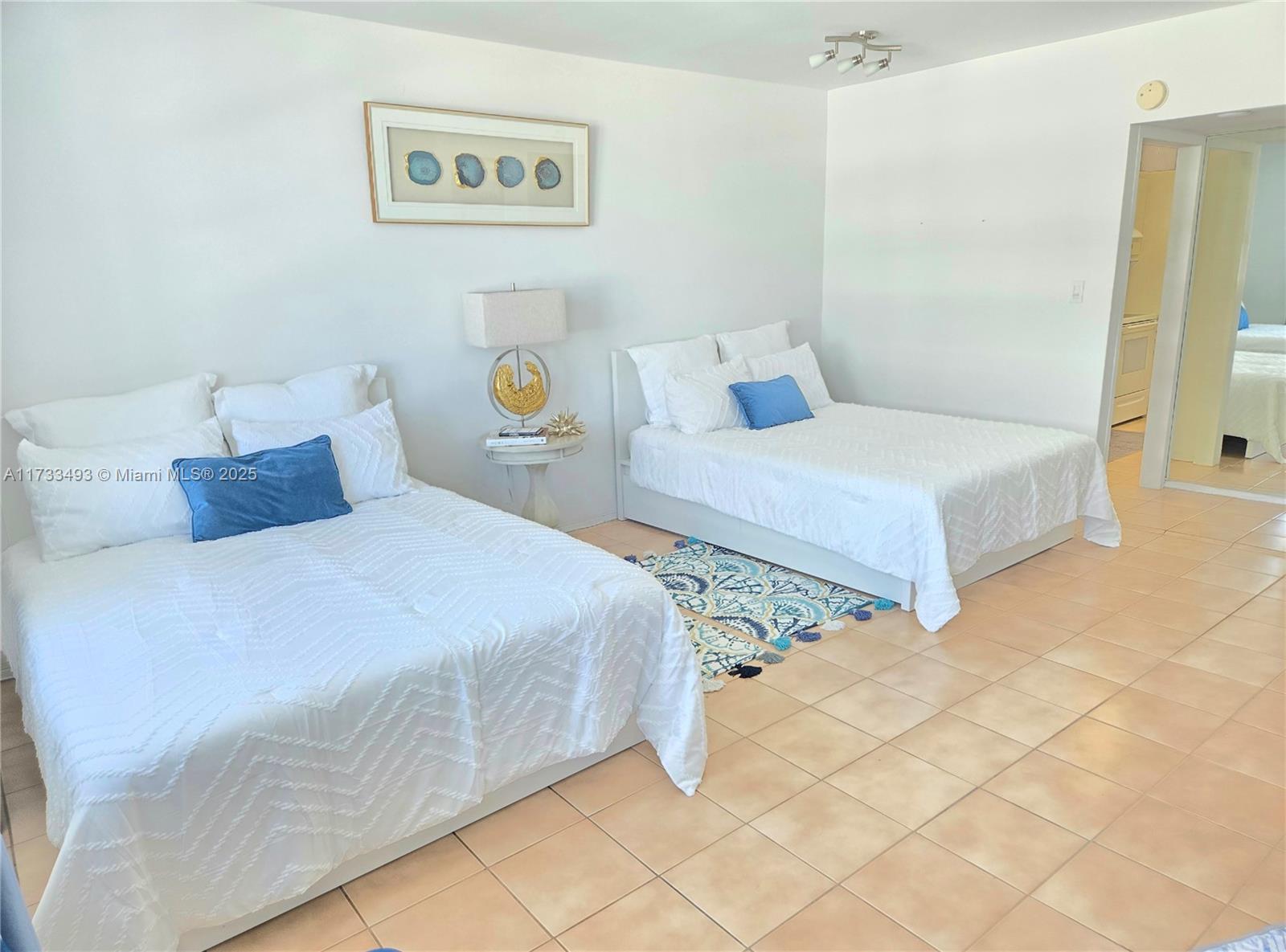 THE DECOPLAGE CONDO - Residential